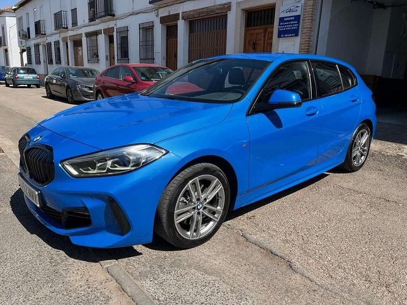 Usado BMW 116 M Sport 116 CV (85 kW) 2024 Azul Utilitario