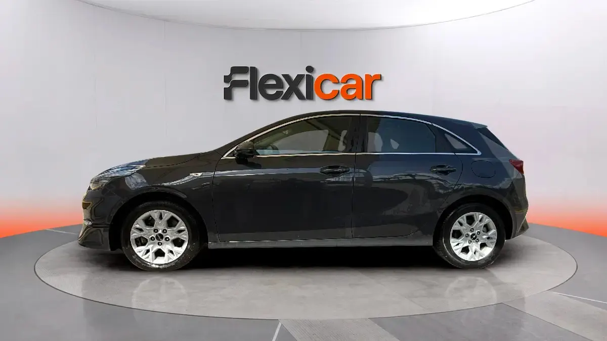 Occasion Kia Ceed 136 PK (100 kW) 2023 Grijs Hatchback