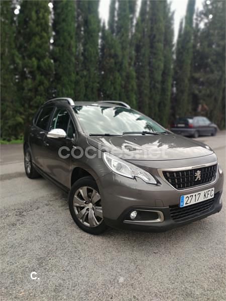 Usado Peugeot 2008 Style 100 CV (73 kW) 2017 Gris / plata SUV