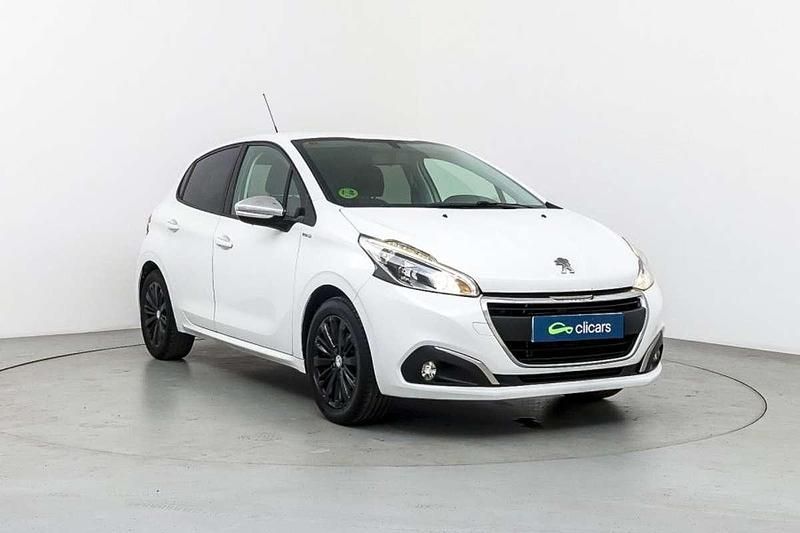 Usado Peugeot 208 Style 82 CV (60 kW) 2017 Blanco Utilitario