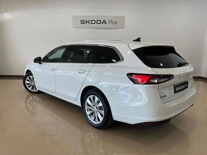 Blanco Usado 2024 Skoda Superb Selection Familiar | 32.990 € (Buen precio) - Imagen 1/4