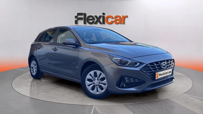 Usado Hyundai i30 120 CV (88 kW) 2021 Gris Familiar