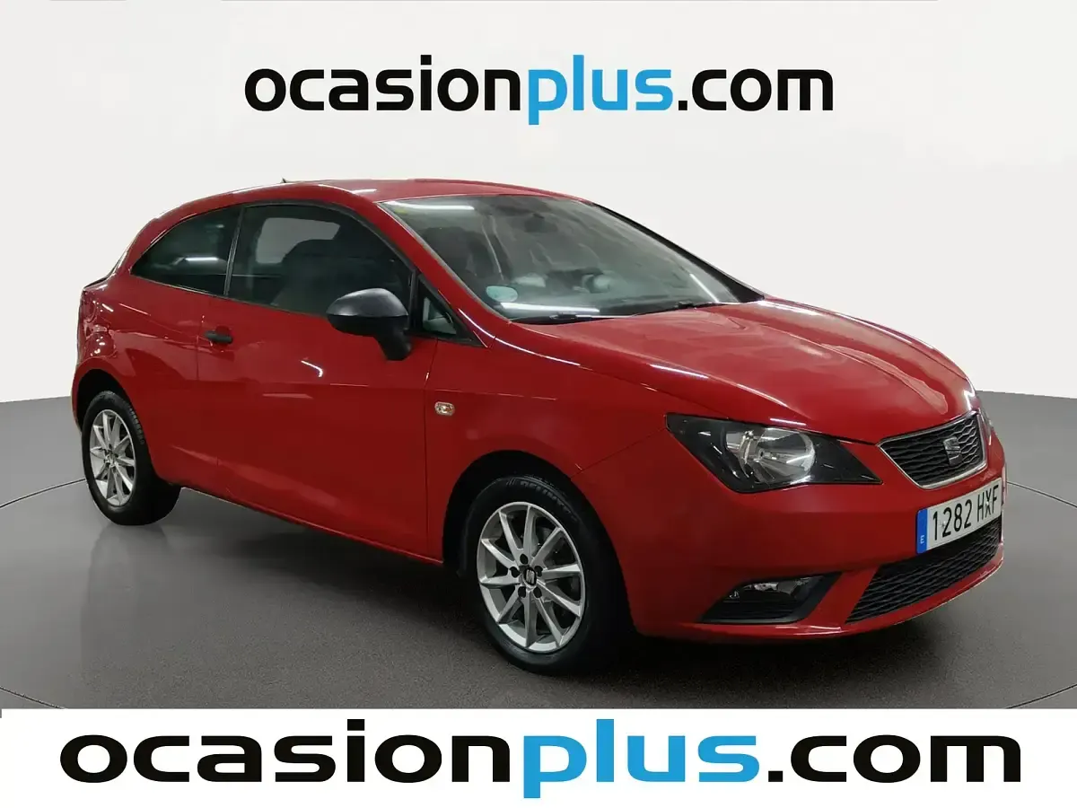 Usado Seat Ibiza Reference 85 CV (62 kW) 2014 Rojo Berlina