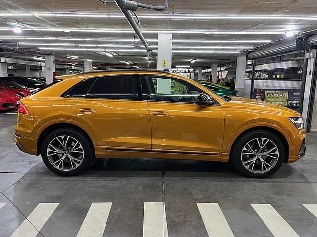 Usado Audi Q8 Ambiente 286 CV (210 kW) 2019 Naranja SUV