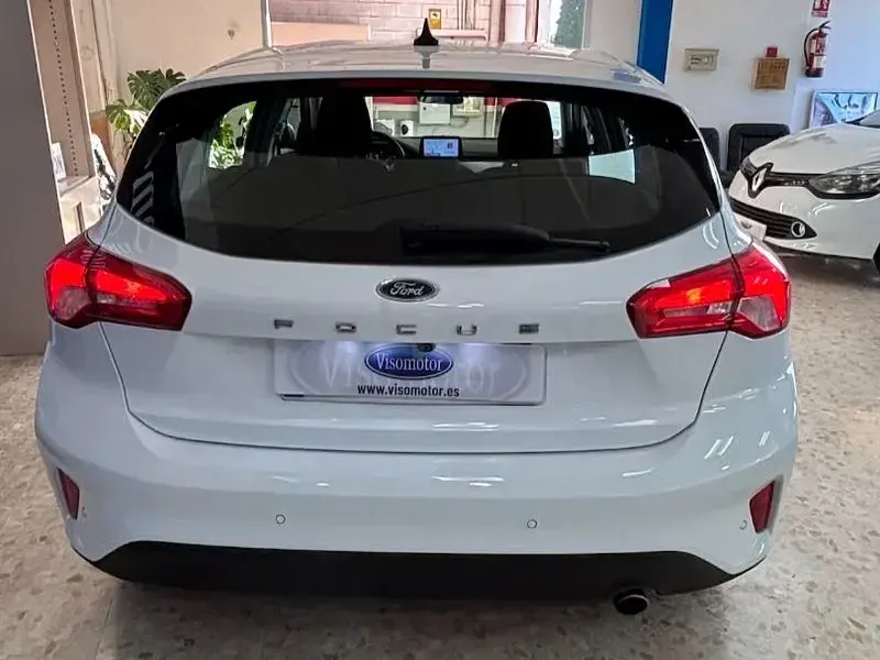 Usado Ford Focus Trend 120 CV (88 kW) 2022 Blanco Berlina
