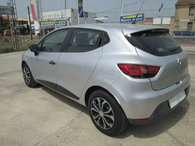 Usado Renault Clio IV Authentique 75 CV (55 kW) 2015 Gris / plata Berlina