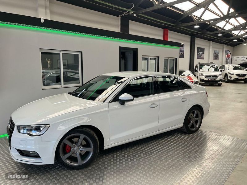 Usado Audi A3 Ambition 140 CV (102 kW) 2014 Blanco Berlina