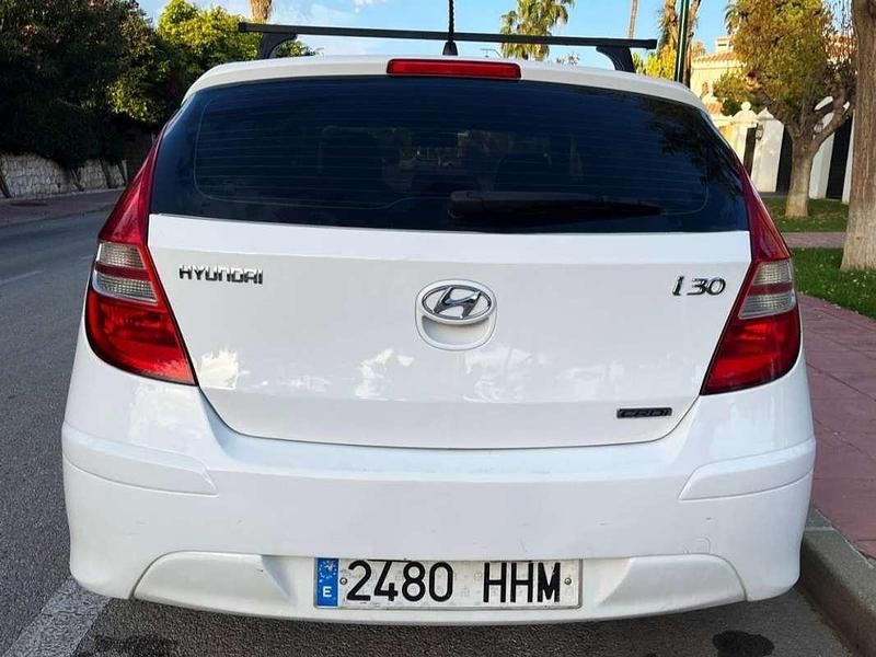 Usado Hyundai i30 90 CV (66 kW) 2011 Blanco Berlina