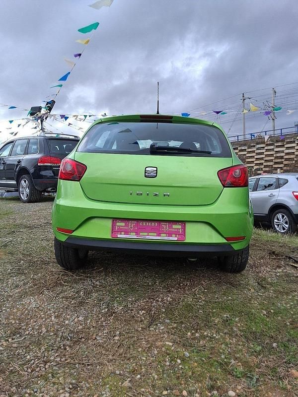 Usado Seat Ibiza 85 CV (62 kW) 2013 Verde