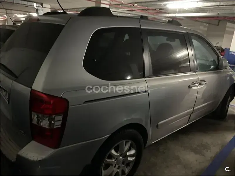 Usado Kia Carnival EX 185 CV (136 kW) 2006 Gris / plata Monovolumen