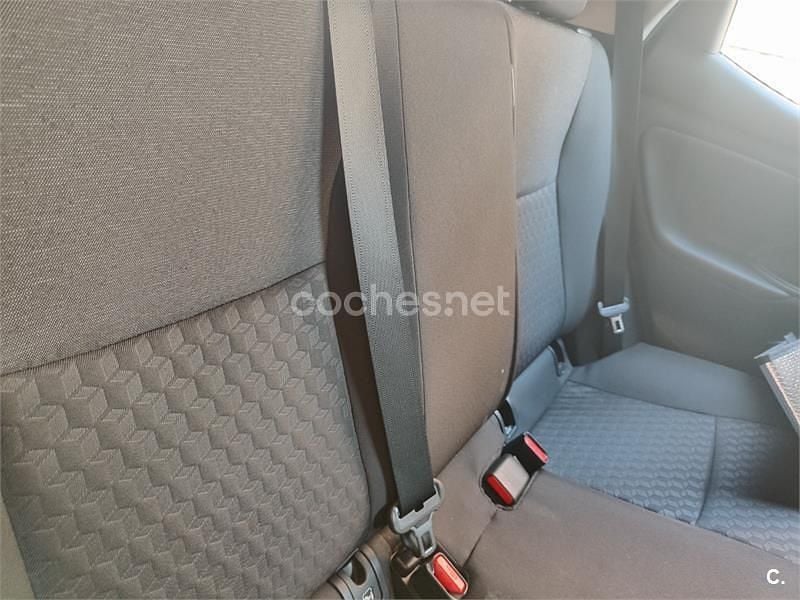 Gris / plata Usado 2022 Toyota Yaris Hybrid Active Berlina | 17.500 € (Buen precio) - Imagen 1/4