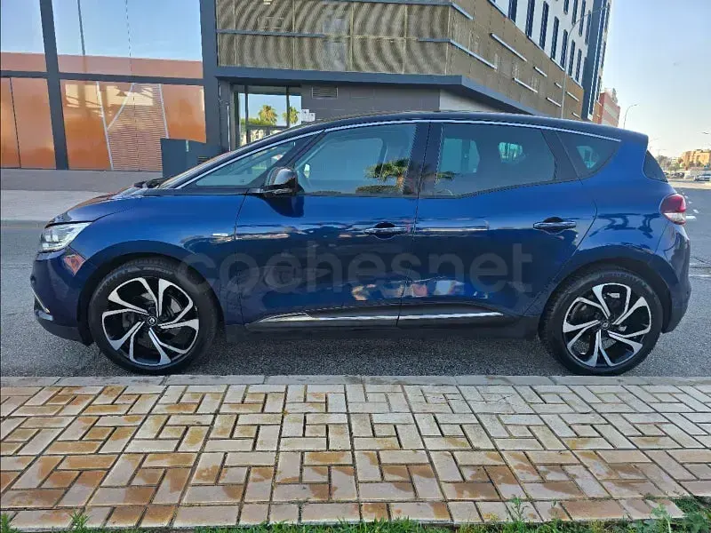 Usado Renault Scénic Zen 120 CV (88 kW) 2019 Azul Monovolumen