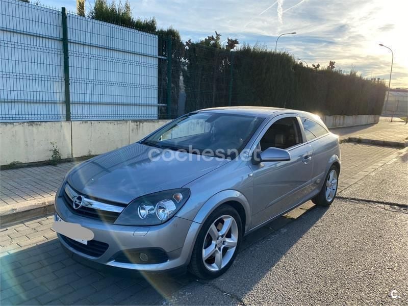 Usado Opel Astra GTC Cosmo 120 CV (88 kW) 2007 Gris / plata Berlina