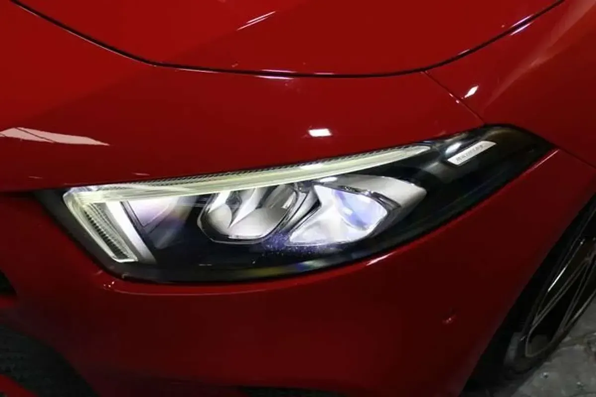 Usado Mercedes A180 109 CV (80 kW) 2019 Rojo Utilitario