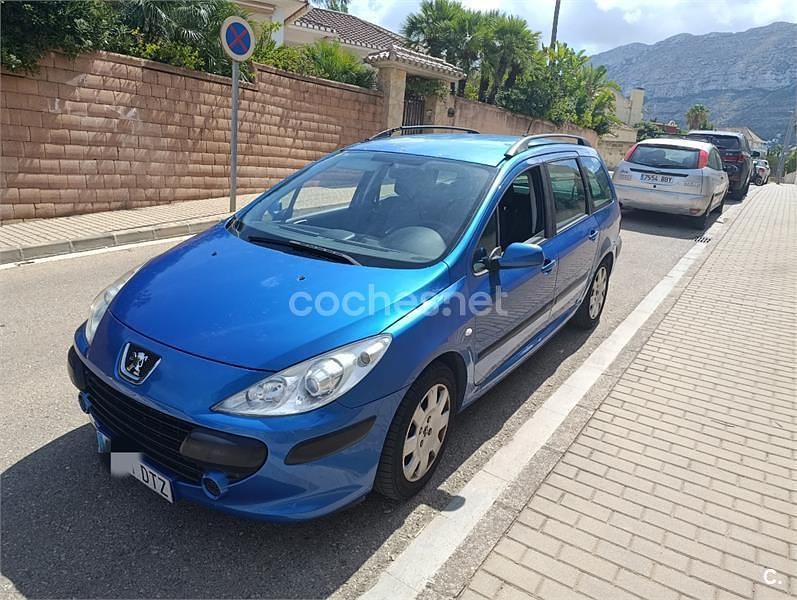 Usado Peugeot 307 110 CV (80 kW) 2005 Azul Familiar