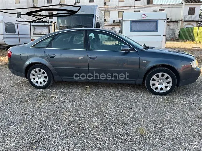 Usado Audi A6 130 CV (95 kW) 2002 Gris / plata Berlina
