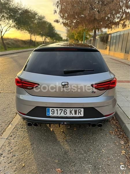 Usado Seat Leon FR 150 CV (110 kW) 2019 Gris / plata Berlina
