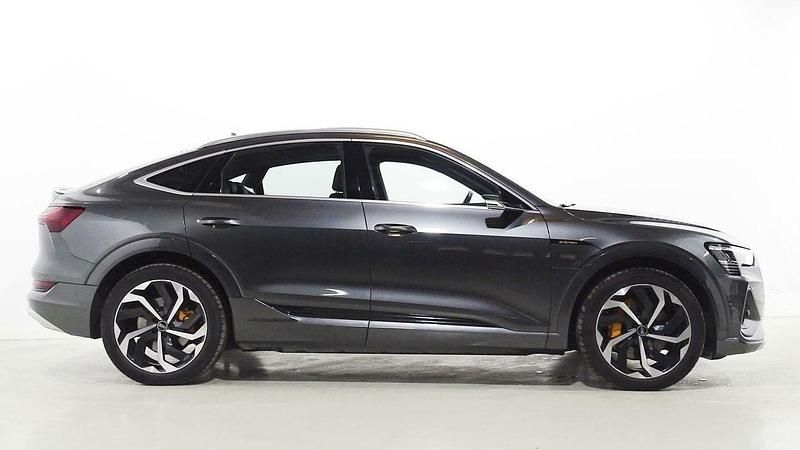 Usado Audi e-tron S-Line 300 kW (408 CV) 2021 Gris SUV