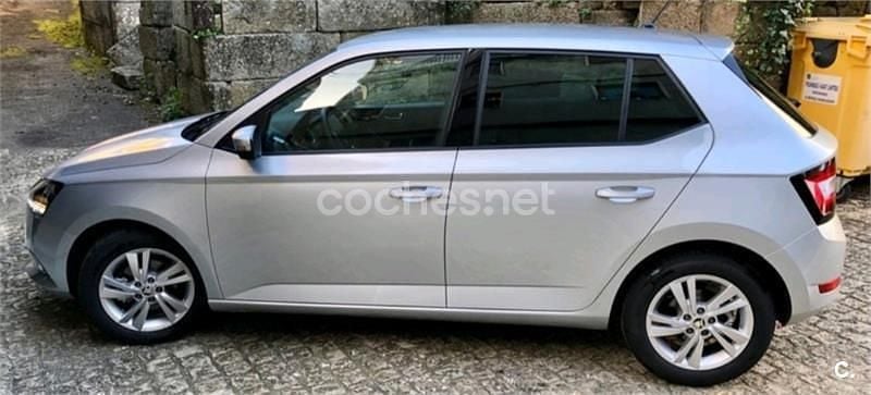 Usado Skoda Fabia Ambition 95 HP (69 kW) 2021 Cinzento Sedan