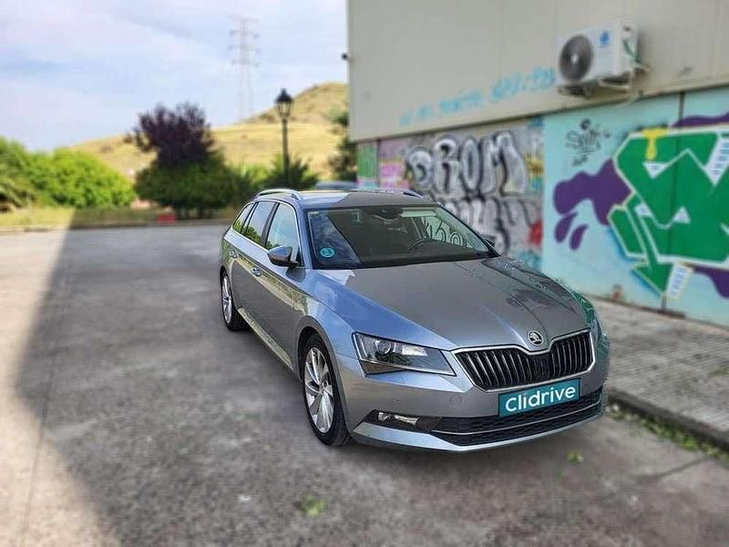 Usado Skoda Superb Style 190 CV (139 kW) 2016 Gris Familiar
