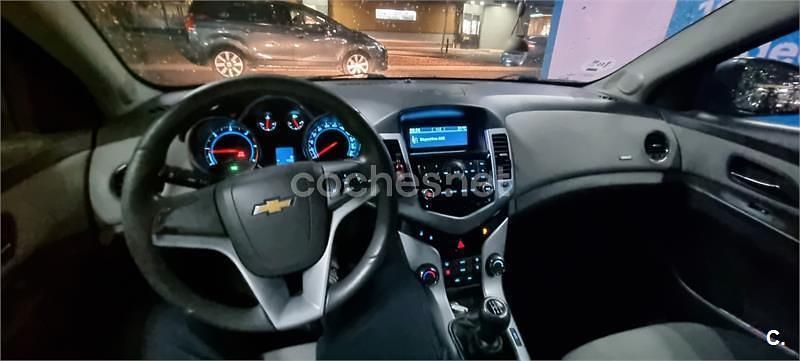 Gris / plata Usado 2010 Chevrolet Cruze LS Berlina | 4500 € (Buen precio) - Imagen 1/4