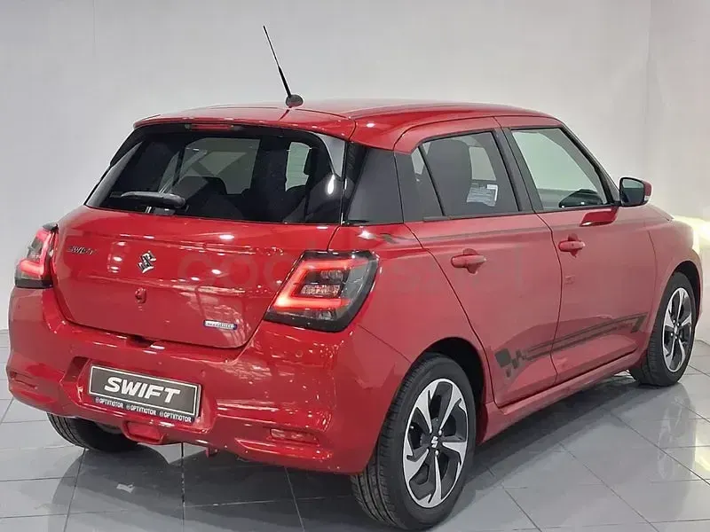 Nuevo Suzuki Swift 81 CV (59 kW) 2026 Rojo Utilitario