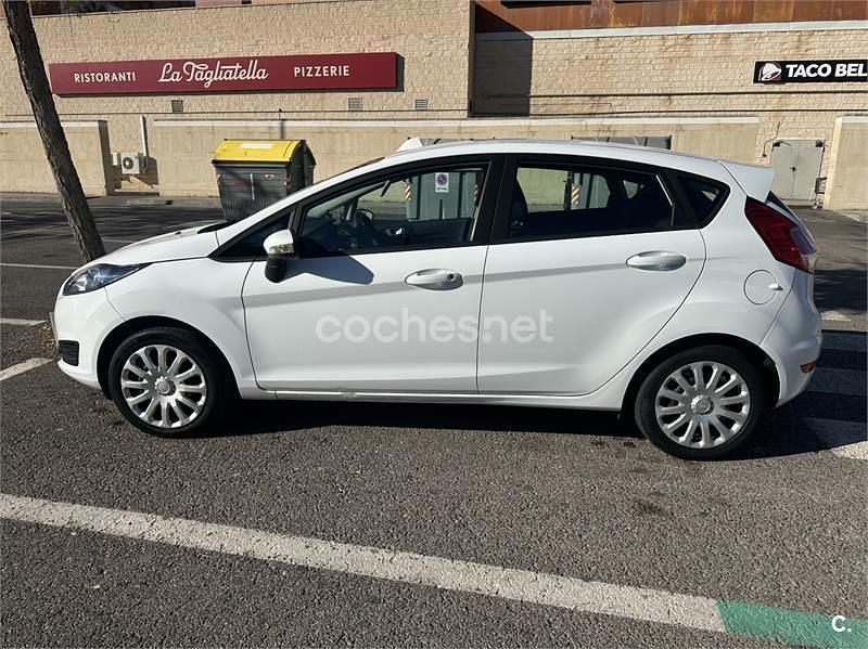 Usado Ford Fiesta Trend 60 CV (44 kW) 2014 Blanco Utilitario