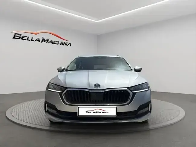 Usado Skoda Octavia Ambition 150 CV (110 kW) 2022 Gris Familiar