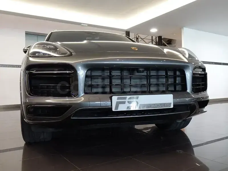 Usado Porsche Cayenne 462 CV (339 kW) 2019 Gris / plata SUV