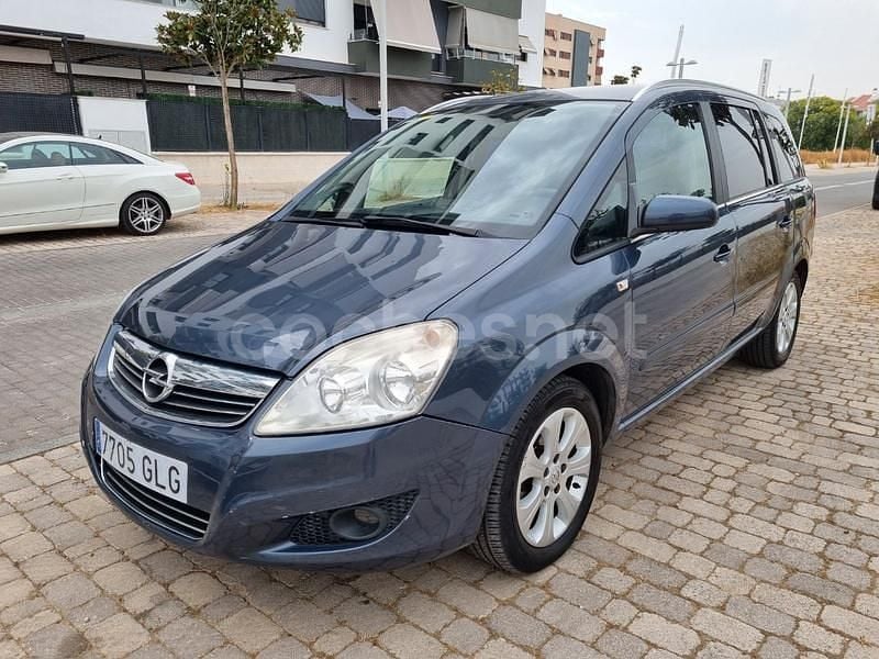 Gris / plata Usado 2009 Opel Zafira Essentia Monovolumen | 5999 € (Precio justo) - Imagen 1/4