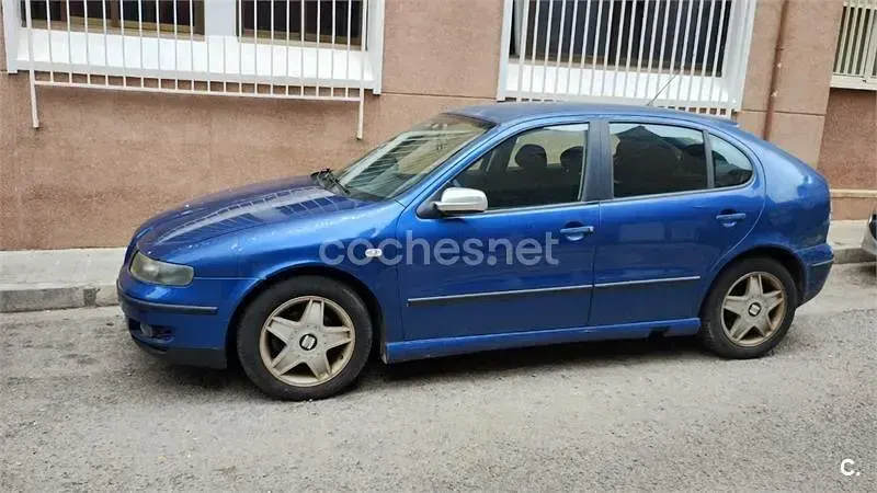 Usado Seat Leon 110 CV (80 kW) 2001 Azul Utilitario