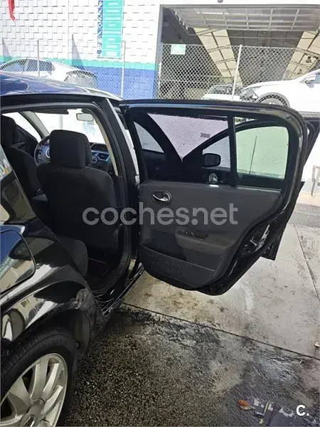 Usado Renault Mégane Expression 105 CV (77 kW) 2007 Negro Berlina