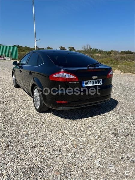 Usado Ford Mondeo Trend 140 CV (102 kW) 2010 Negro Berlina