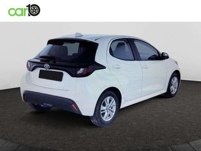 Usado Toyota Yaris Hybrid Business Edition 116 CV (85 kW) 2022 Blanco Utilitario