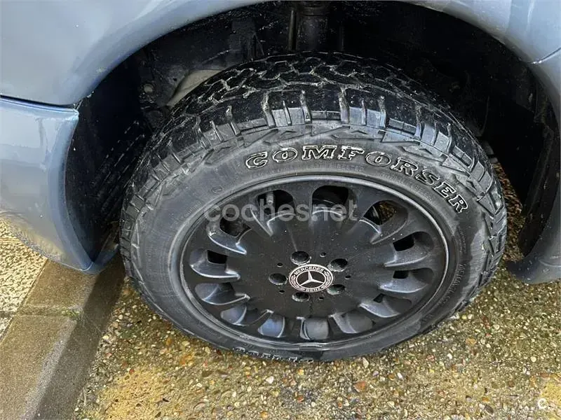 Usado Mercedes V220 122 CV (89 kW) 1999 Gris / plata Monovolumen