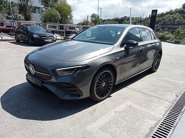 Gris Nuevo 2024 Mercedes A160 Berlina | 48.920 € - Imagen 1/4
