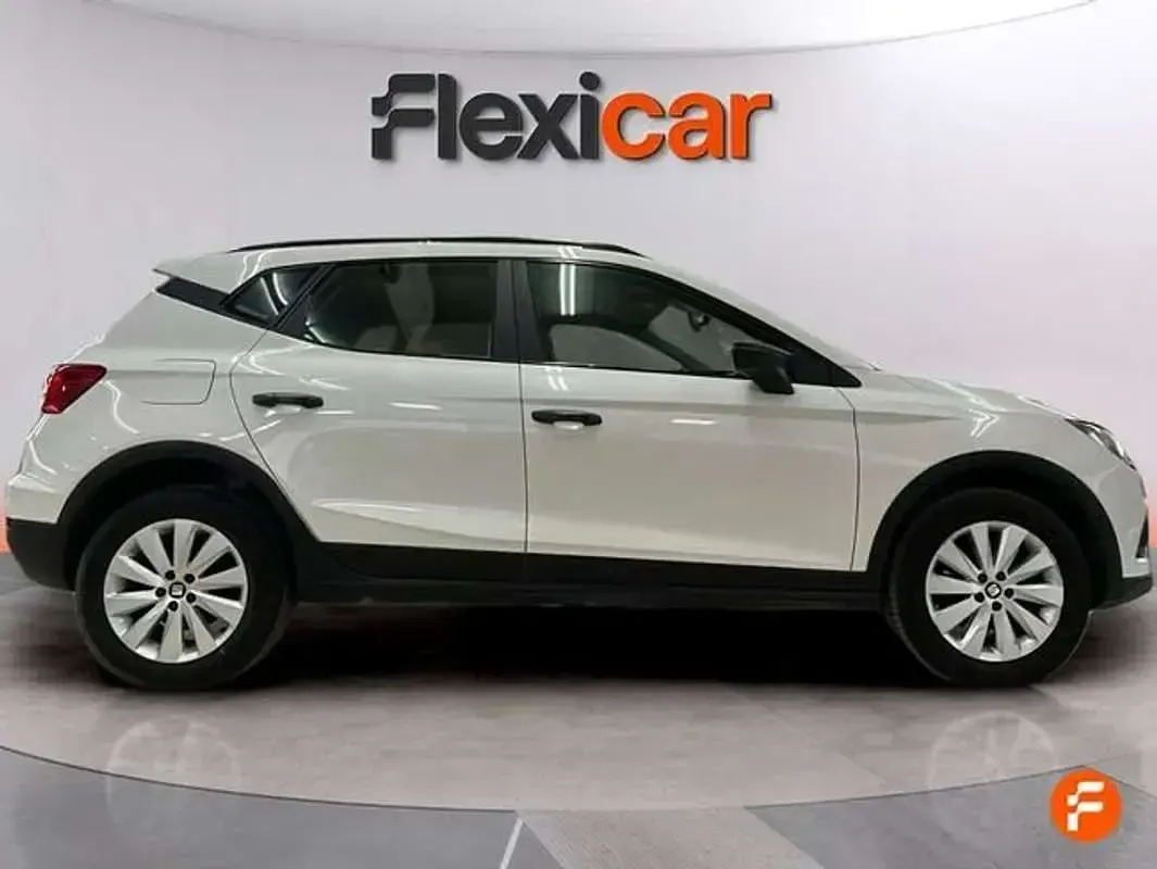 Usado Seat Arona Ecomotive 95 CV (69 kW) 2018 Blanco SUV
