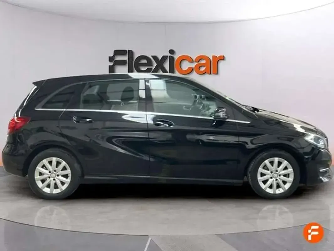 Usado Mercedes B180 122 CV (89 kW) 2017 Negro Utilitario
