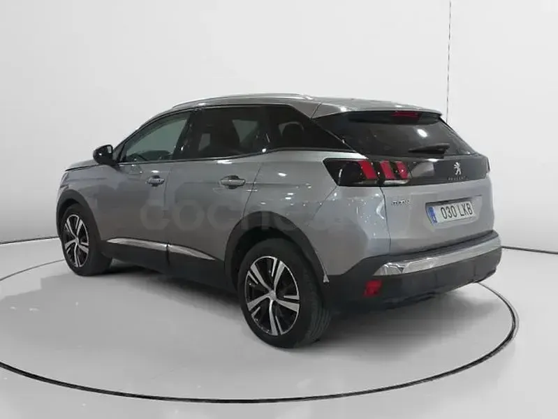 Usado Peugeot 3008 Allure 130 CV (95 kW) 2020 Gris / plata SUV