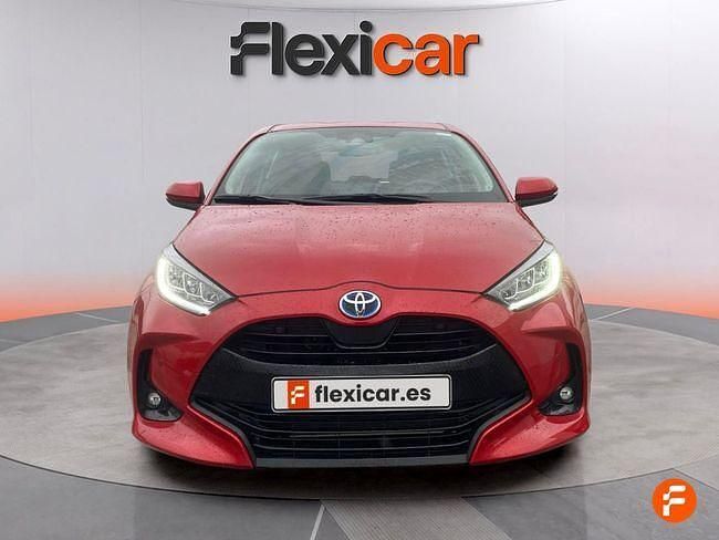 Usado Toyota Yaris Hybrid Active 116 CV (85 kW) 2023 Rojo Berlina