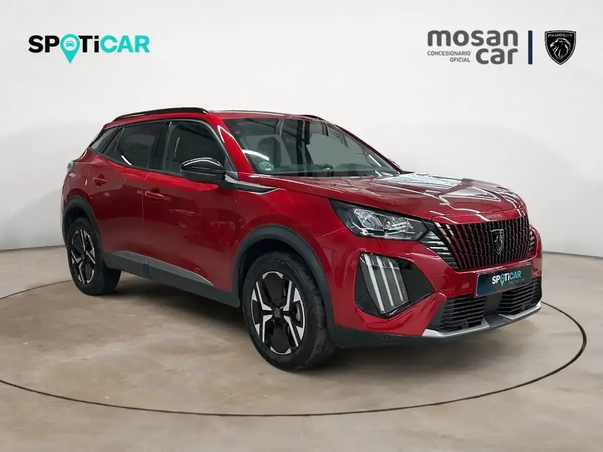Usado Peugeot 2008 Allure 100 CV (73 kW) 2025 Rojo SUV