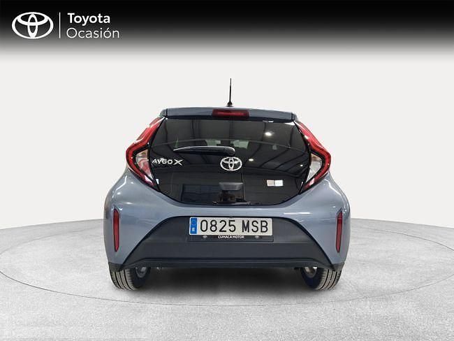 Usado Toyota Aygo X Play 72 CV (52 kW) 2024 Gris / plata SUV
