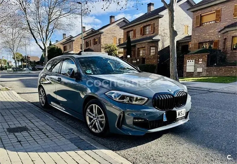 Usado BMW 118 Comfort Edition 150 CV (110 kW) 2024 Gris / plata Berlina