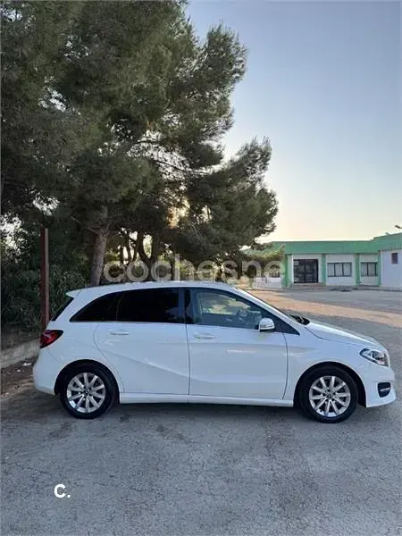 Usado Mercedes B200 136 CV (100 kW) 2019 Blanco Utilitario