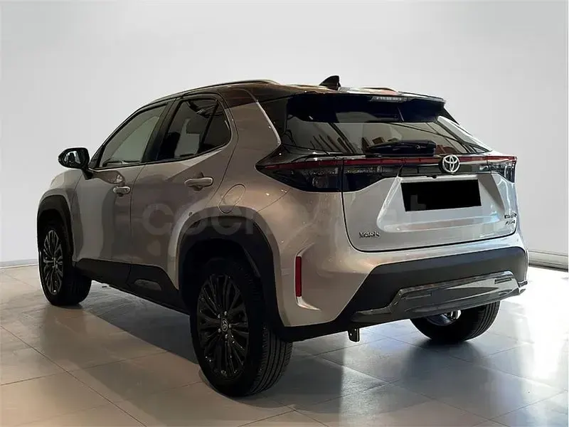 Usado Toyota Yaris Cross 116 CV (85 kW) 2021 Gris / plata SUV