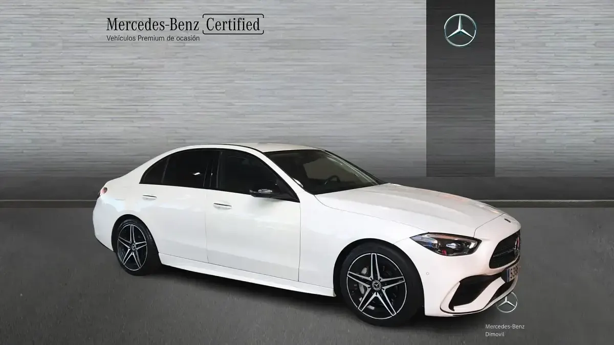 Usado Mercedes C220 AMG line 200 CV (147 kW) 2022 Blanco polar Berlina