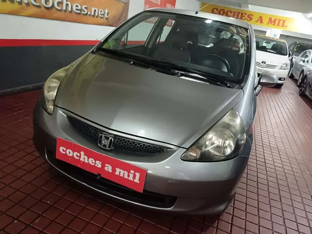 Usado Honda Jazz 77 CV (56 kW) 2007 Gris Utilitario