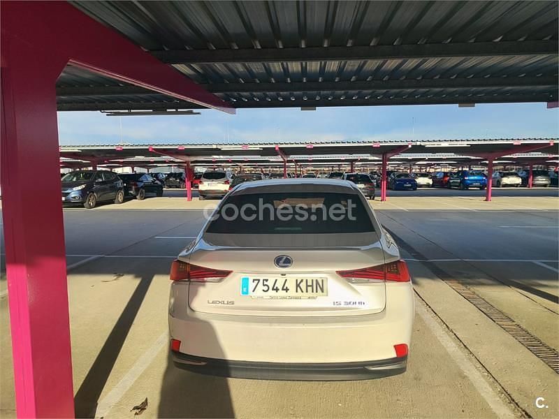 Usado Lexus IS300h Executive Line 223 CV (164 kW) 2018 Blanco Berlina
