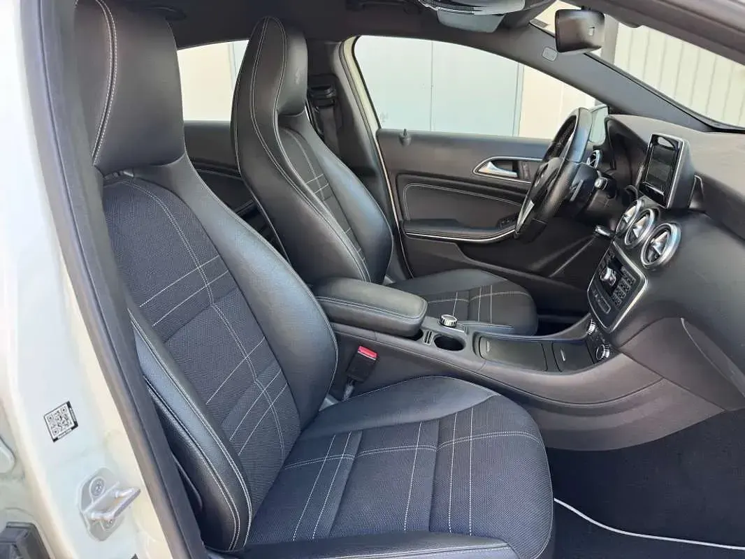 Usado Mercedes A180 Urban 109 CV (80 kW) 2014 Blanco Utilitario
