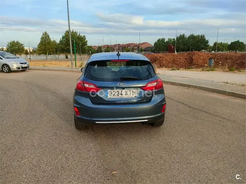 Usado Ford Fiesta Vignale 100 CV (73 kW) 2019 Azul Utilitario